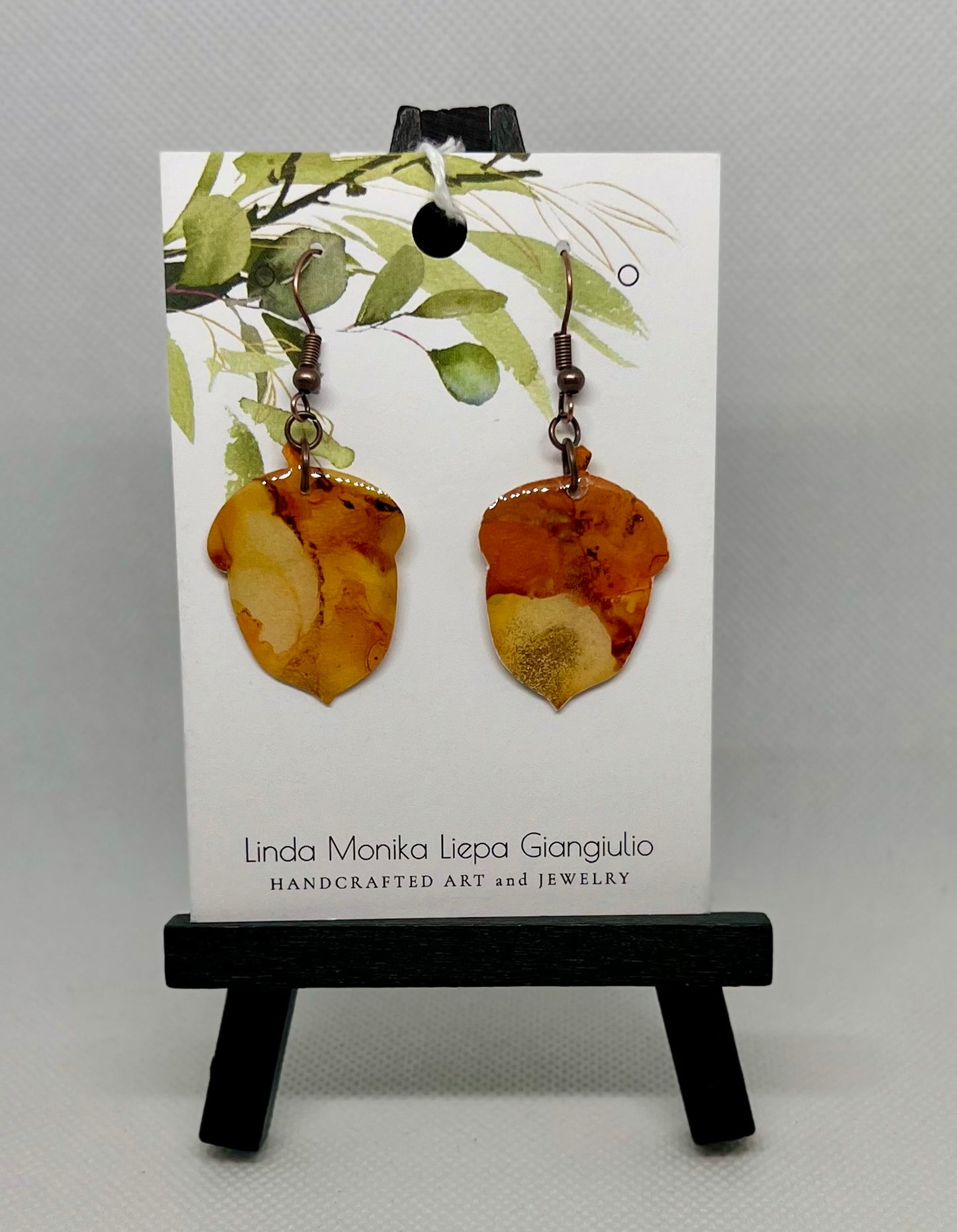 E24-099 Acorn in Brown and Gold 2024