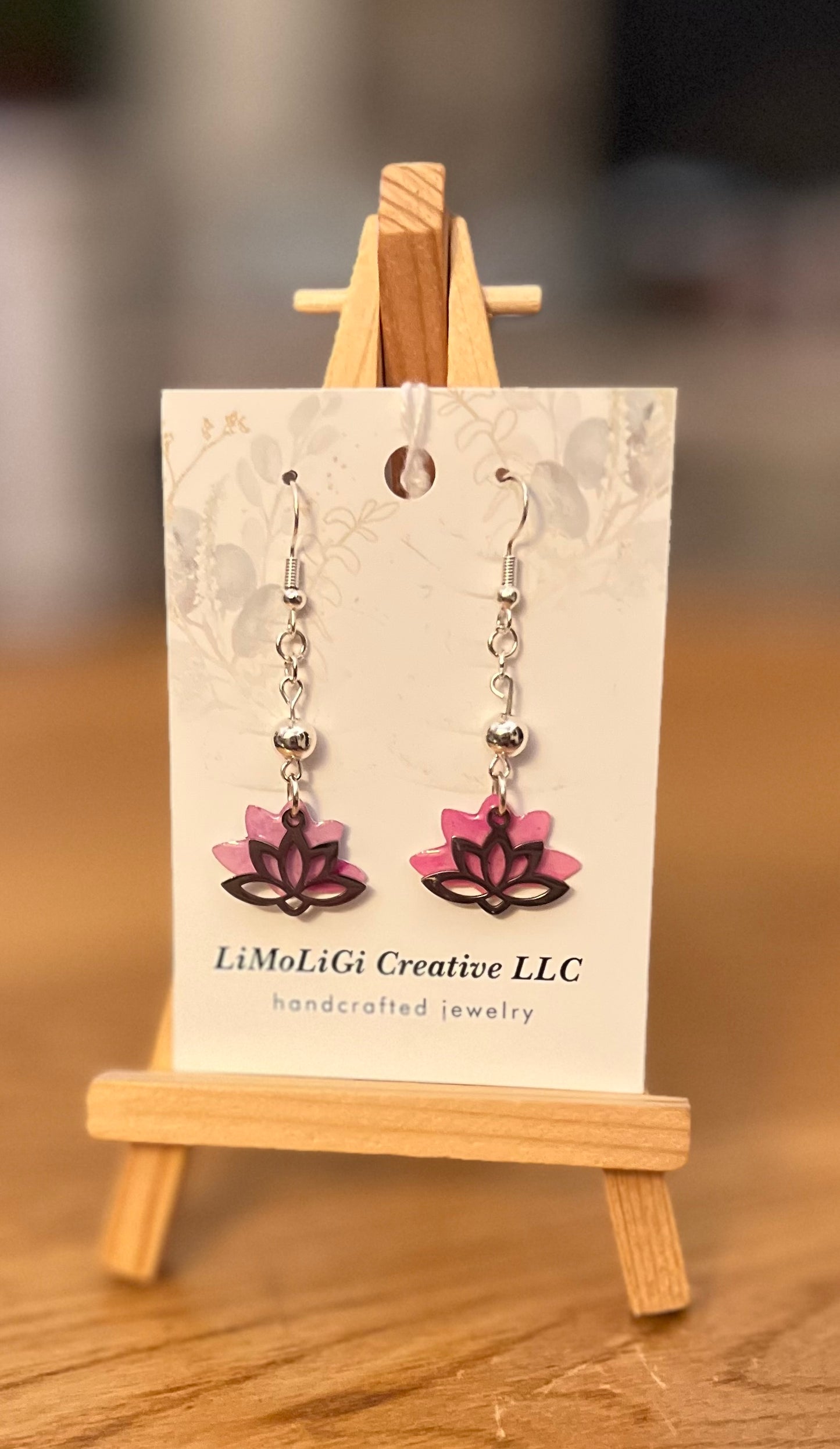 E25-164 Small Pink Lotus with silver bead