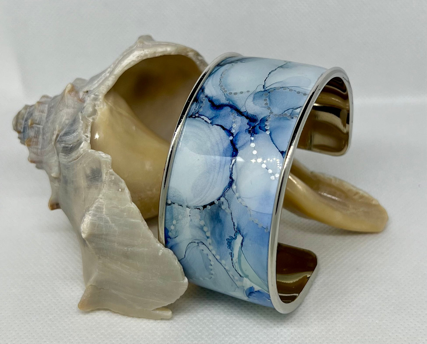 B25-003 - Blues with Silver Dots on Silver Metal Bracelet