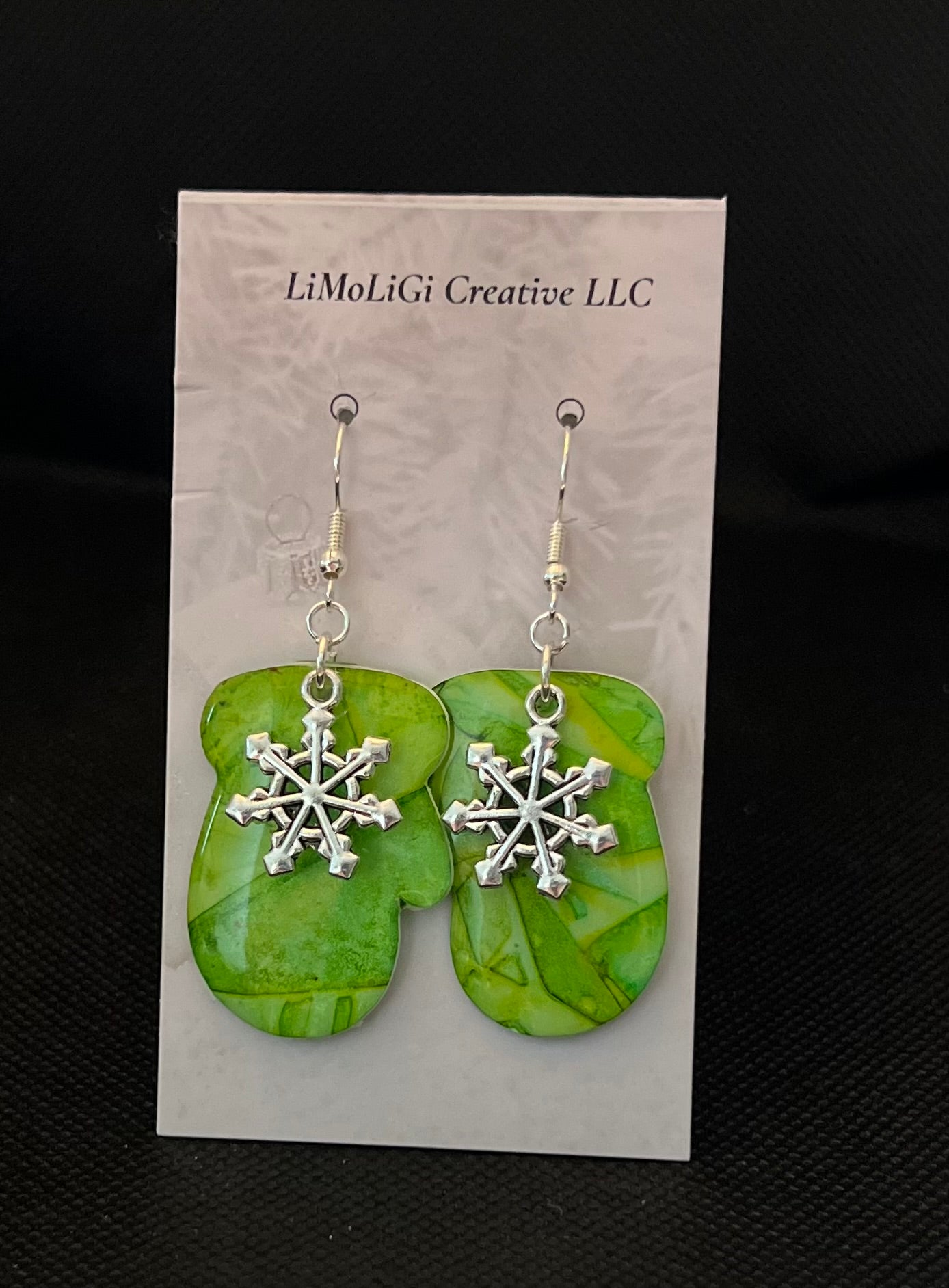 E24- 140H Green Mitten with Snowflake #2