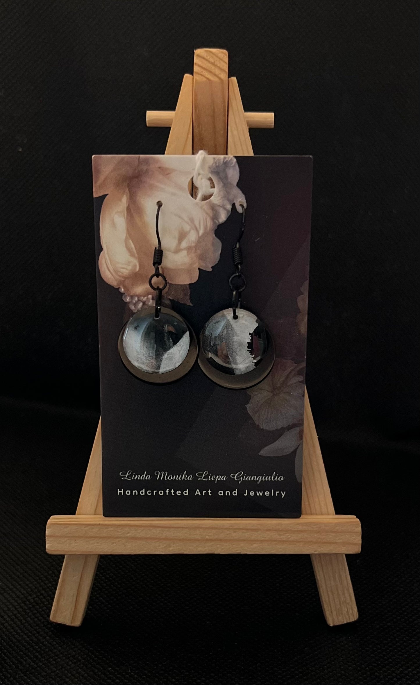 E24-144 Black and Silver Circles on Black Metal Circle