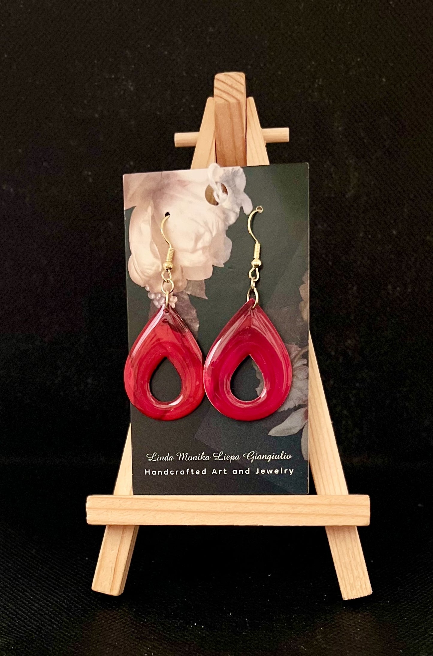 E24-177 Red Teardrop with teardrop cutout