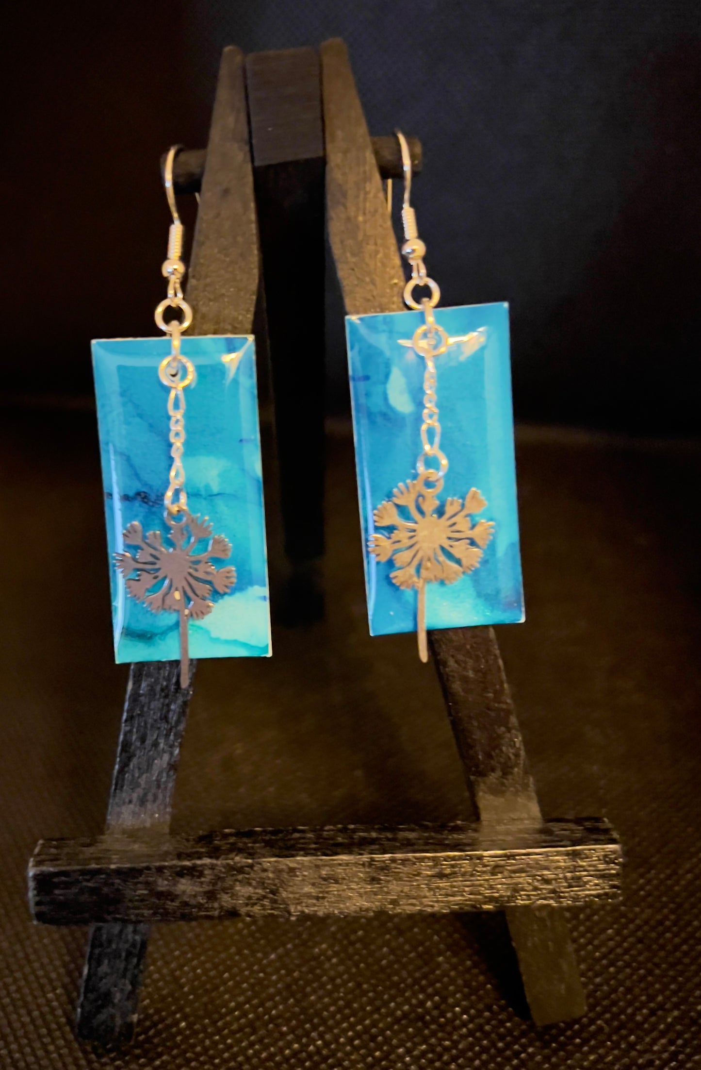 E25-001 Silver Dandelion on Blue Rectangle