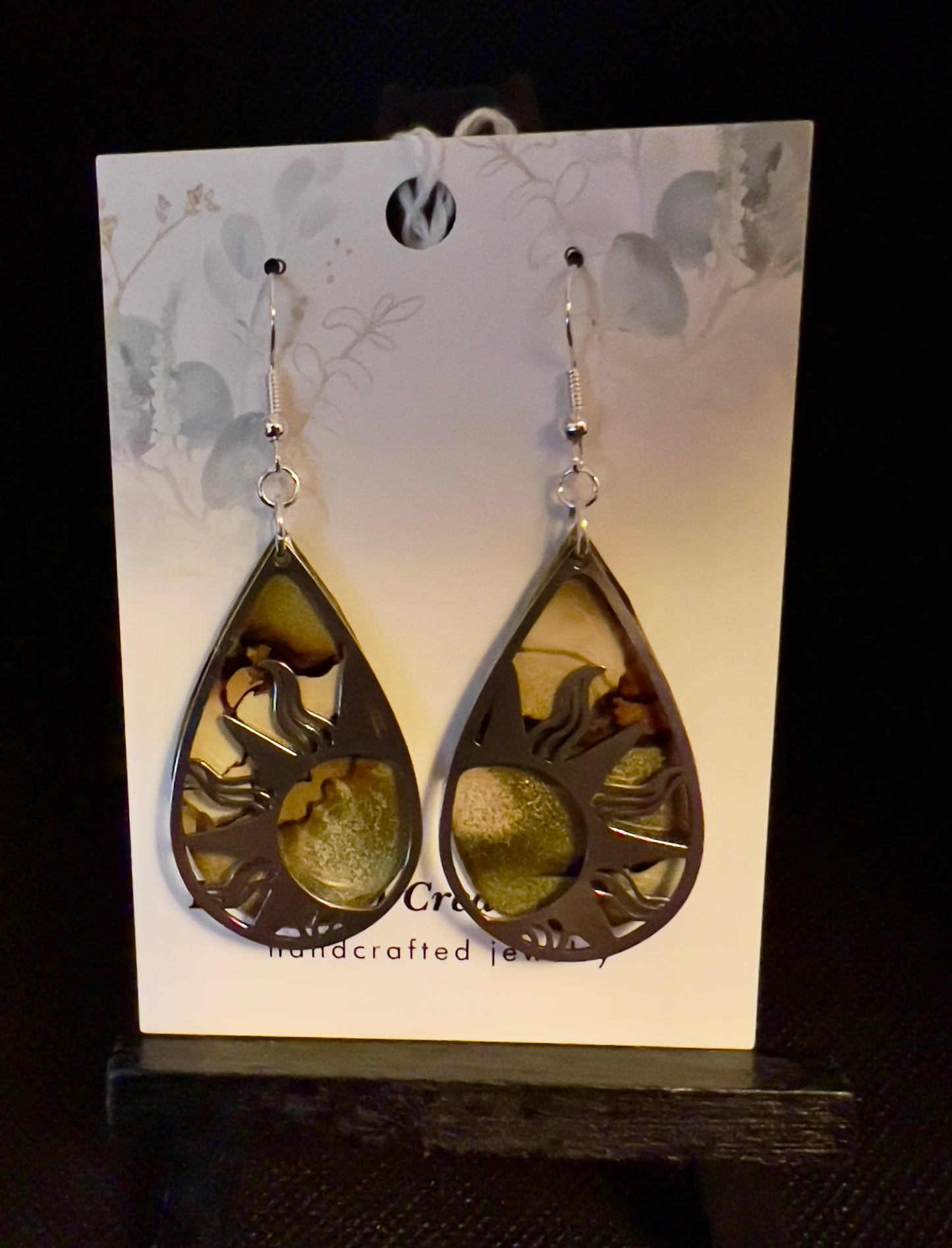 E25-007 Sunrise Teardrop in Green / Brown with Silver Charm