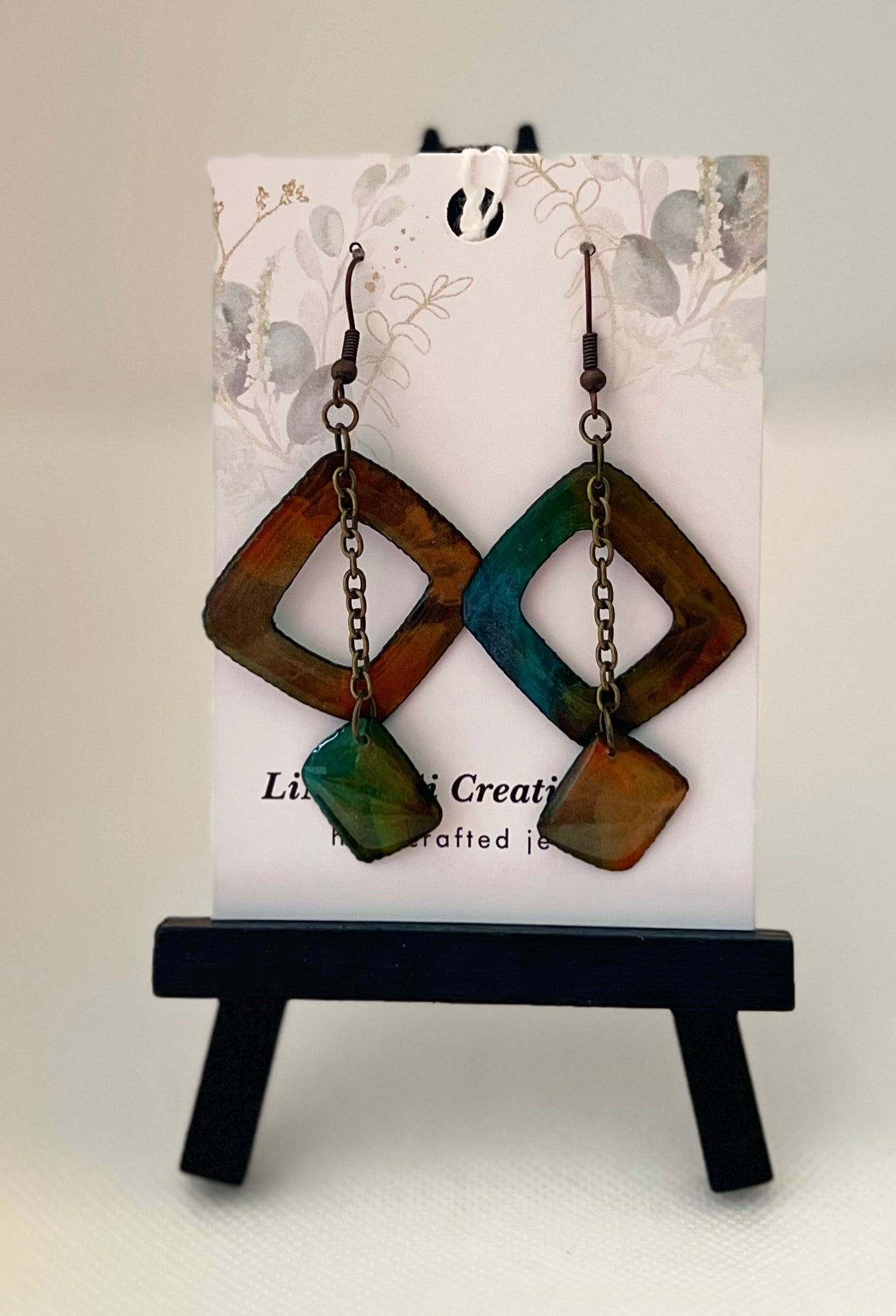 E25-025 Irregular Square with Dangling Cutout