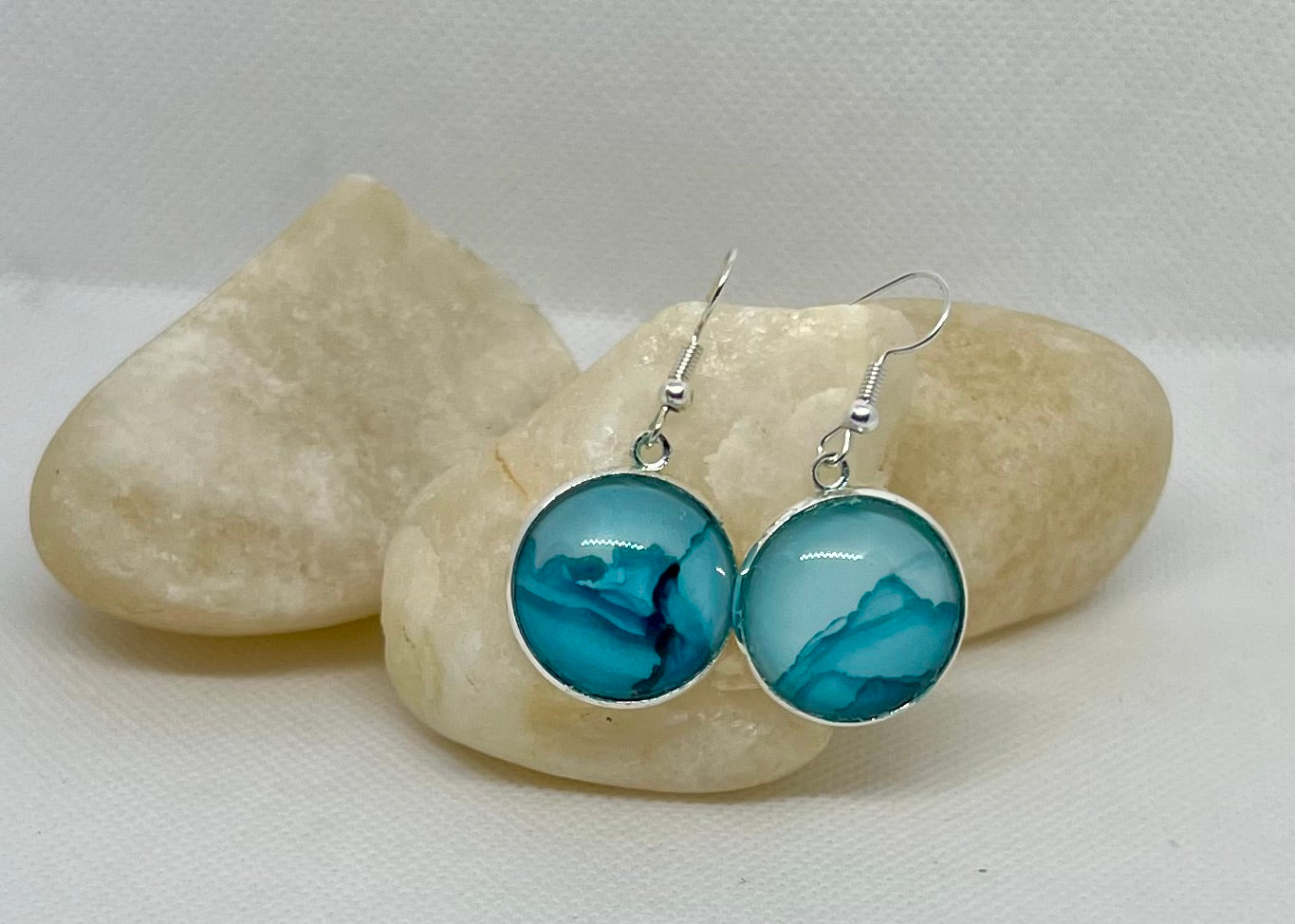 E25-042 Glacier II - Alcohol Ink in Round Silver setting with glass cabochon