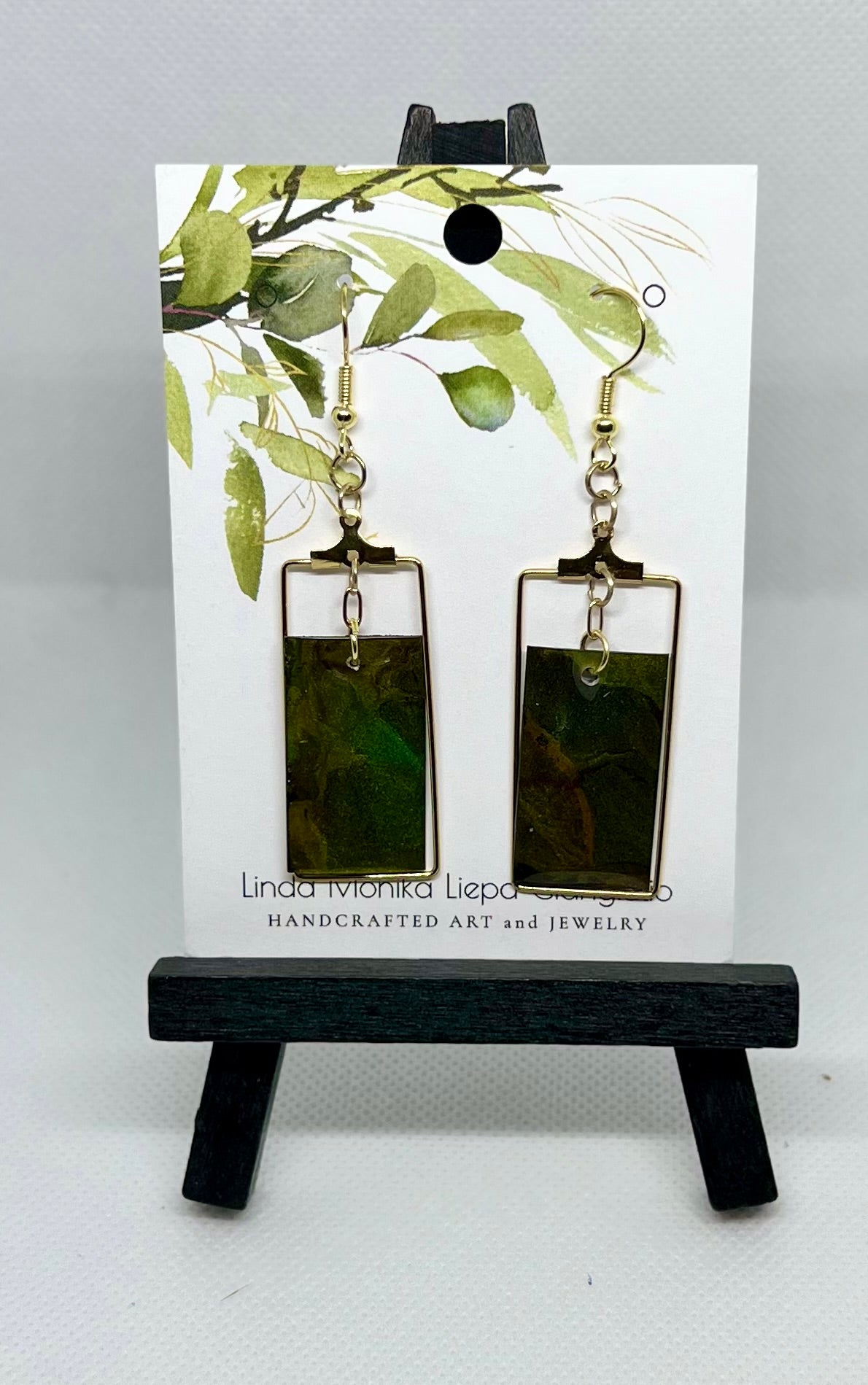 E25-062 Green Rectangle suspended in gold rectangle setting