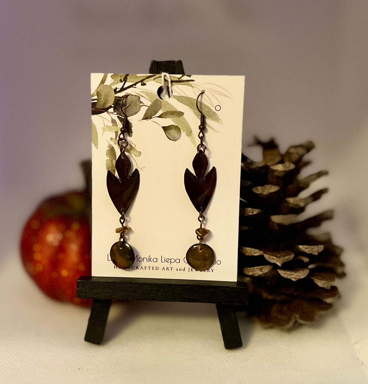 E25-093 Arrowhead with Brown Bead