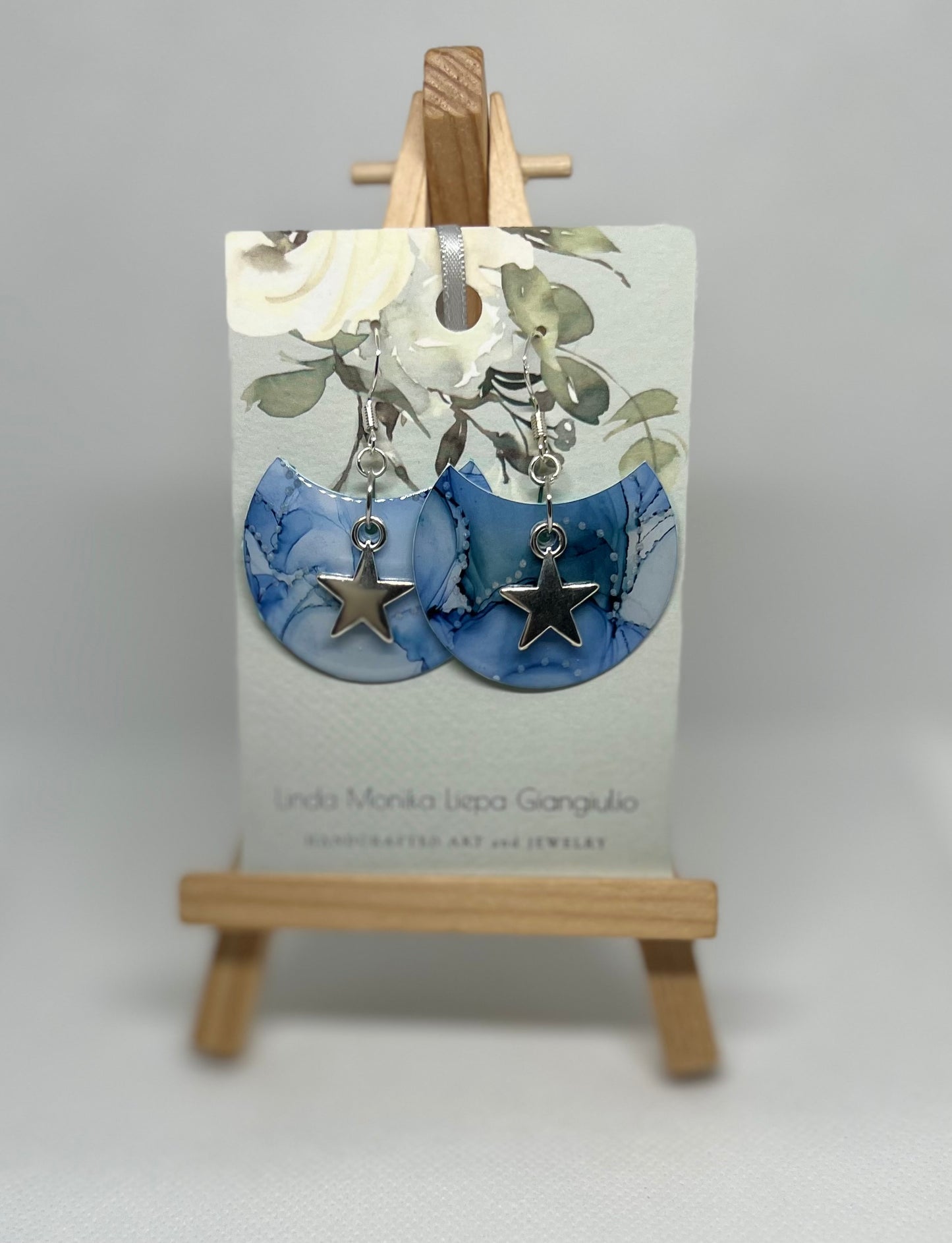 E118-Blue and Silver Dots Partial Circle with Stars