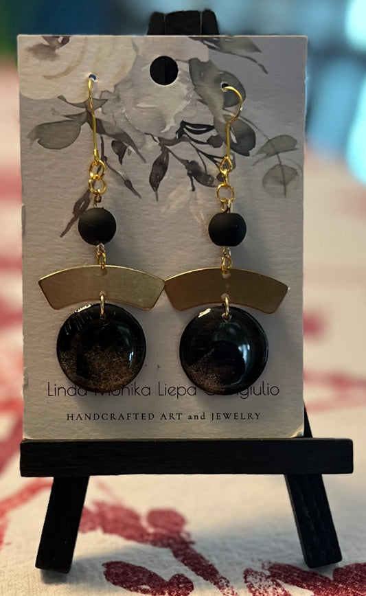 E26-008 Black/Gold Circles with Bead and Arch