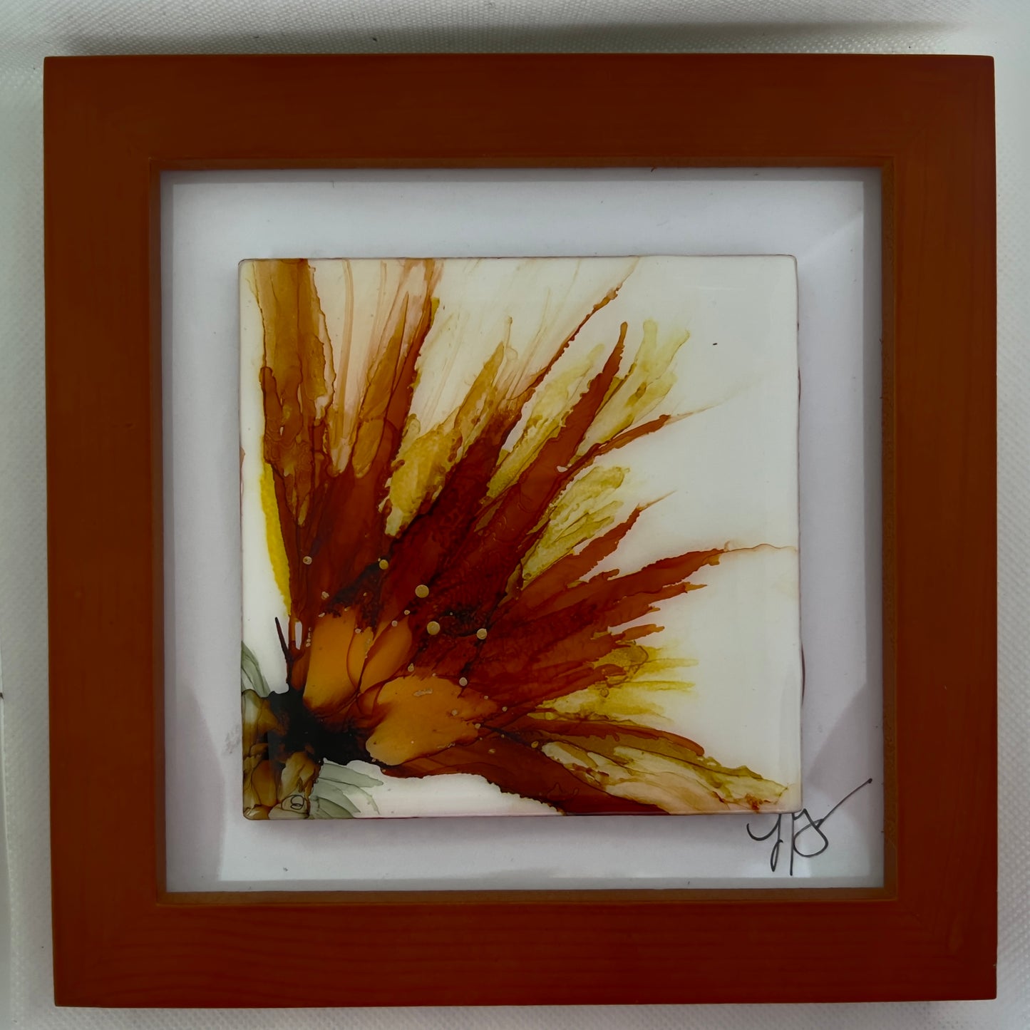 T11 - Whispy Bloom orange/brown in brown frame