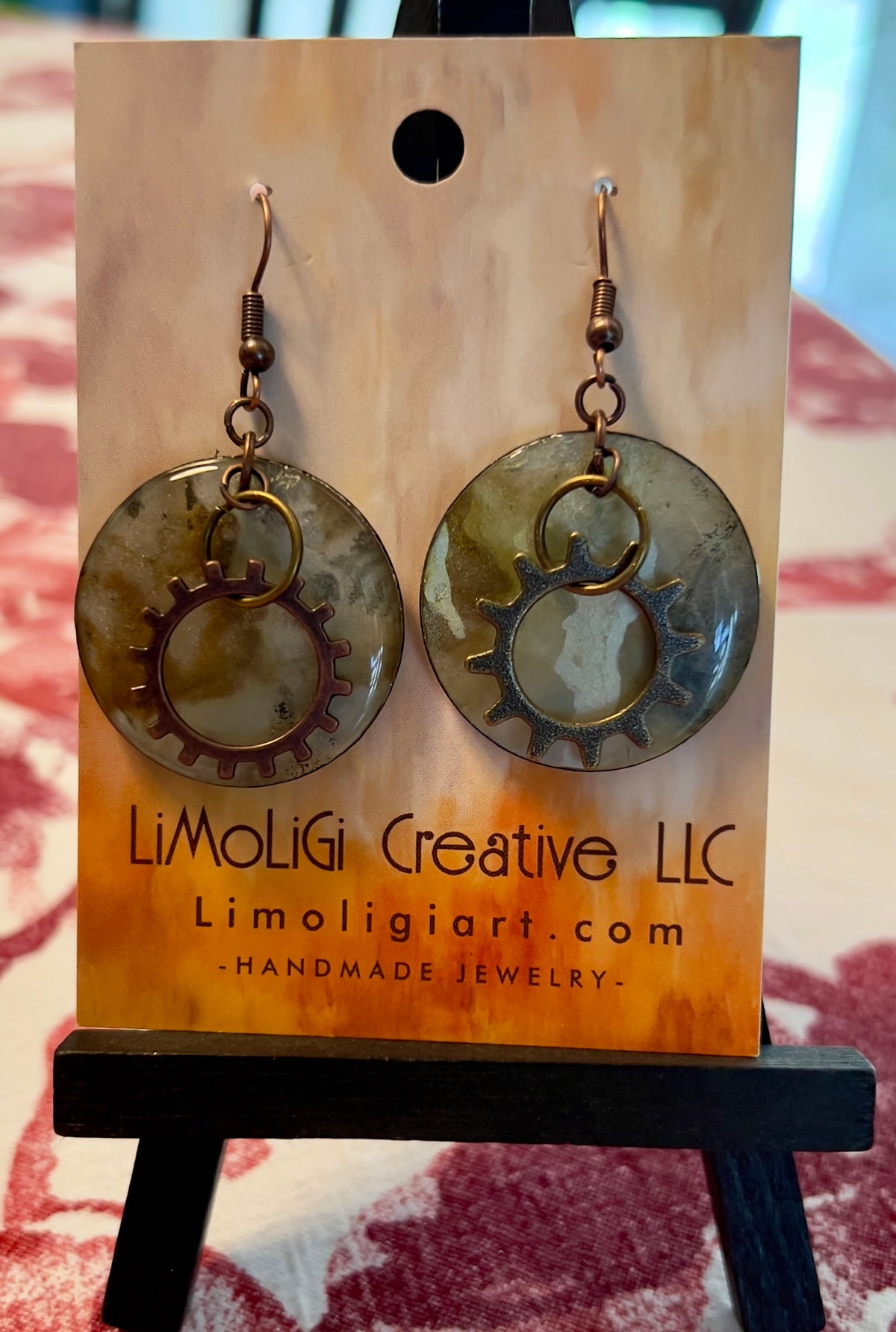 E26-009 Industrial Circle with Charm