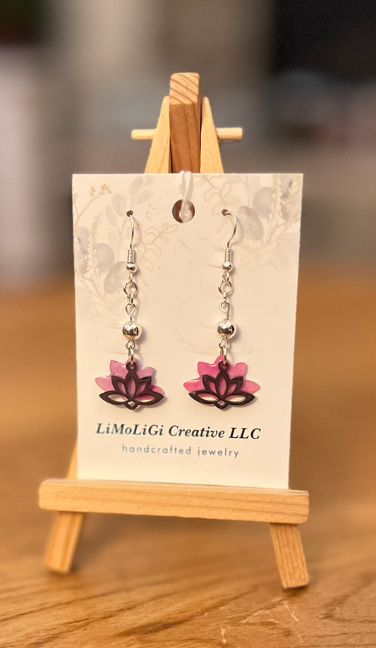E25-164 Small Pink Lotus with silver bead