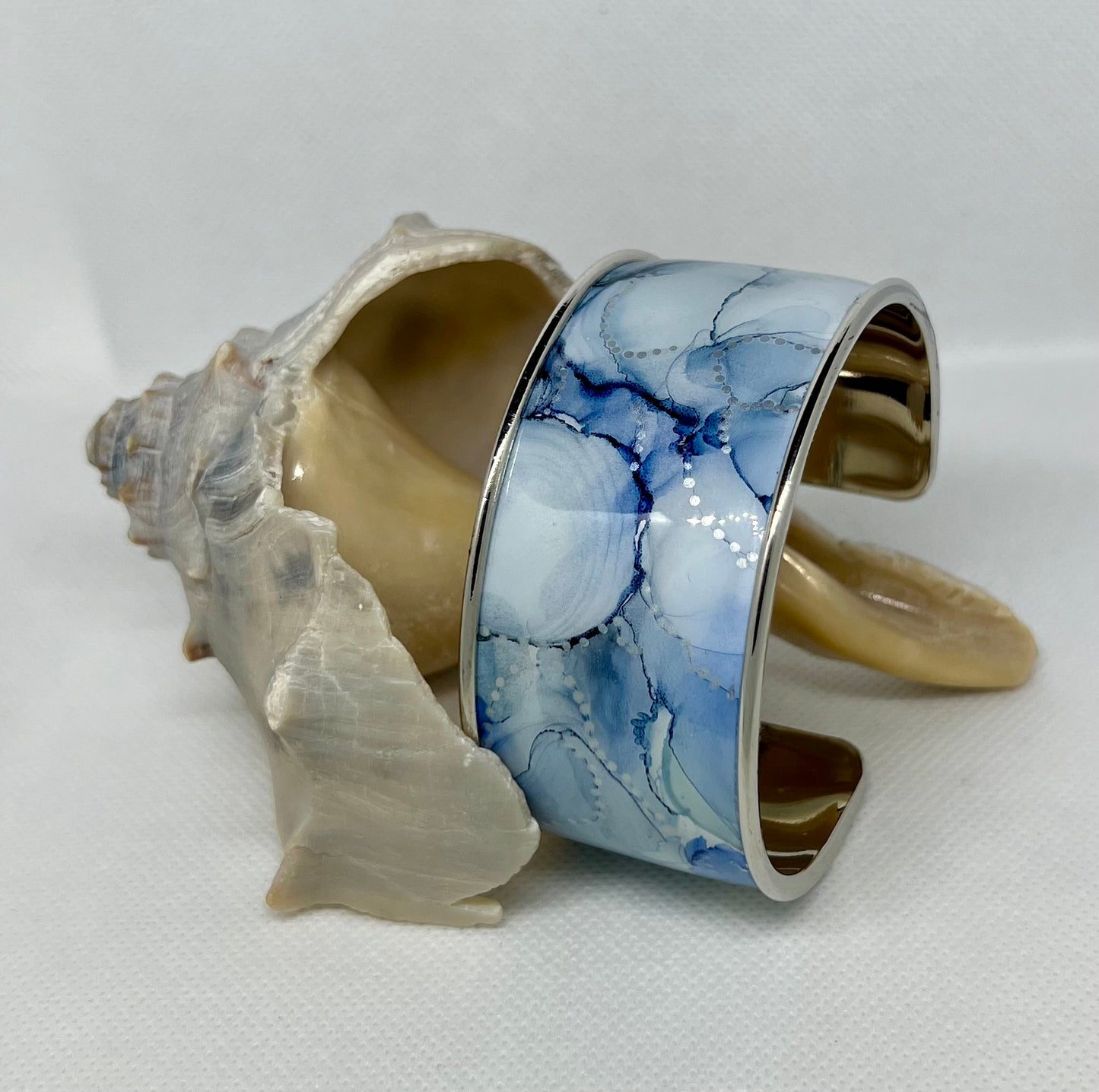 B25-003 - Blues with Silver Dots on Silver Metal Bracelet