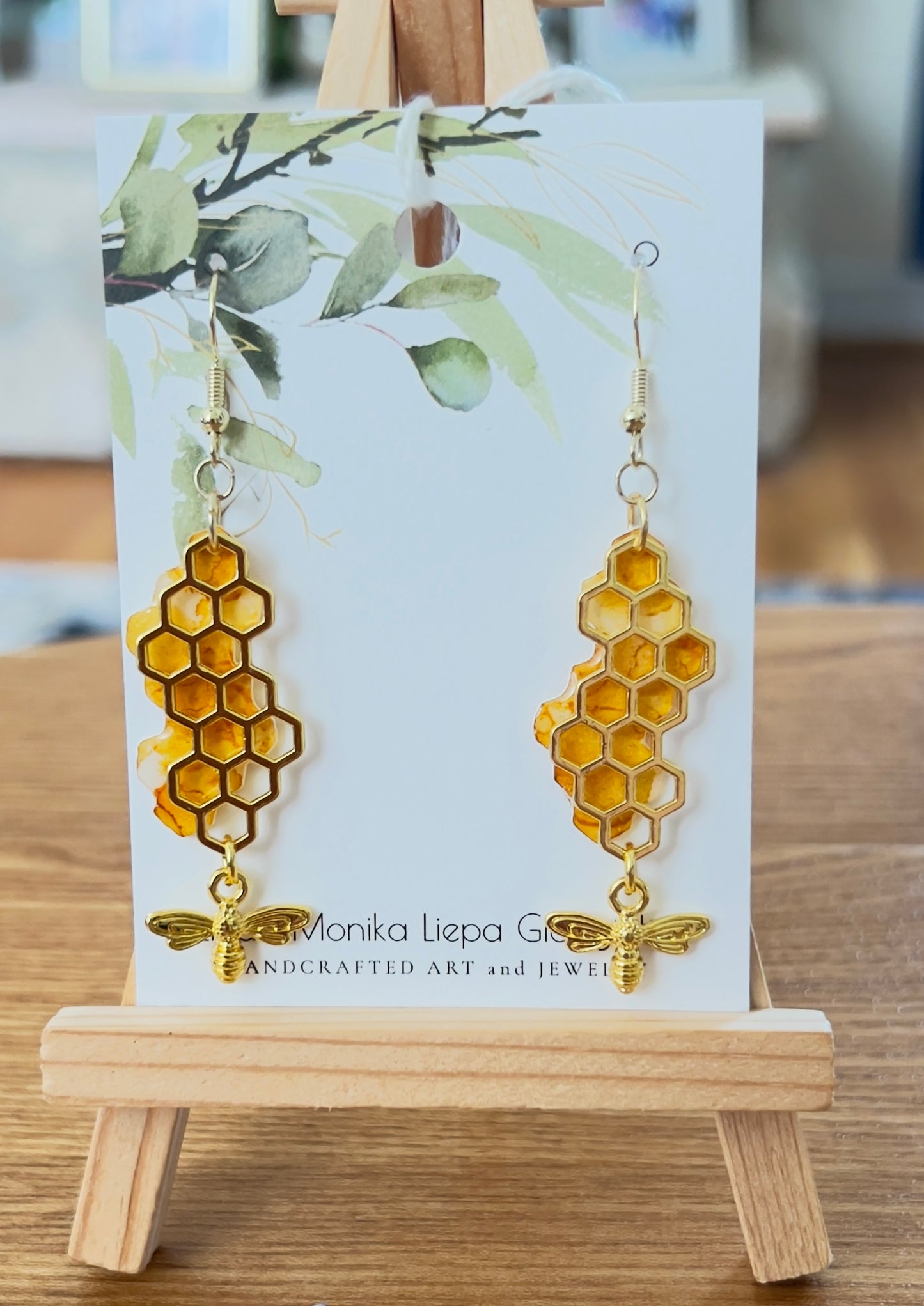 E24-053 Gold Honeycomb and Bee #3