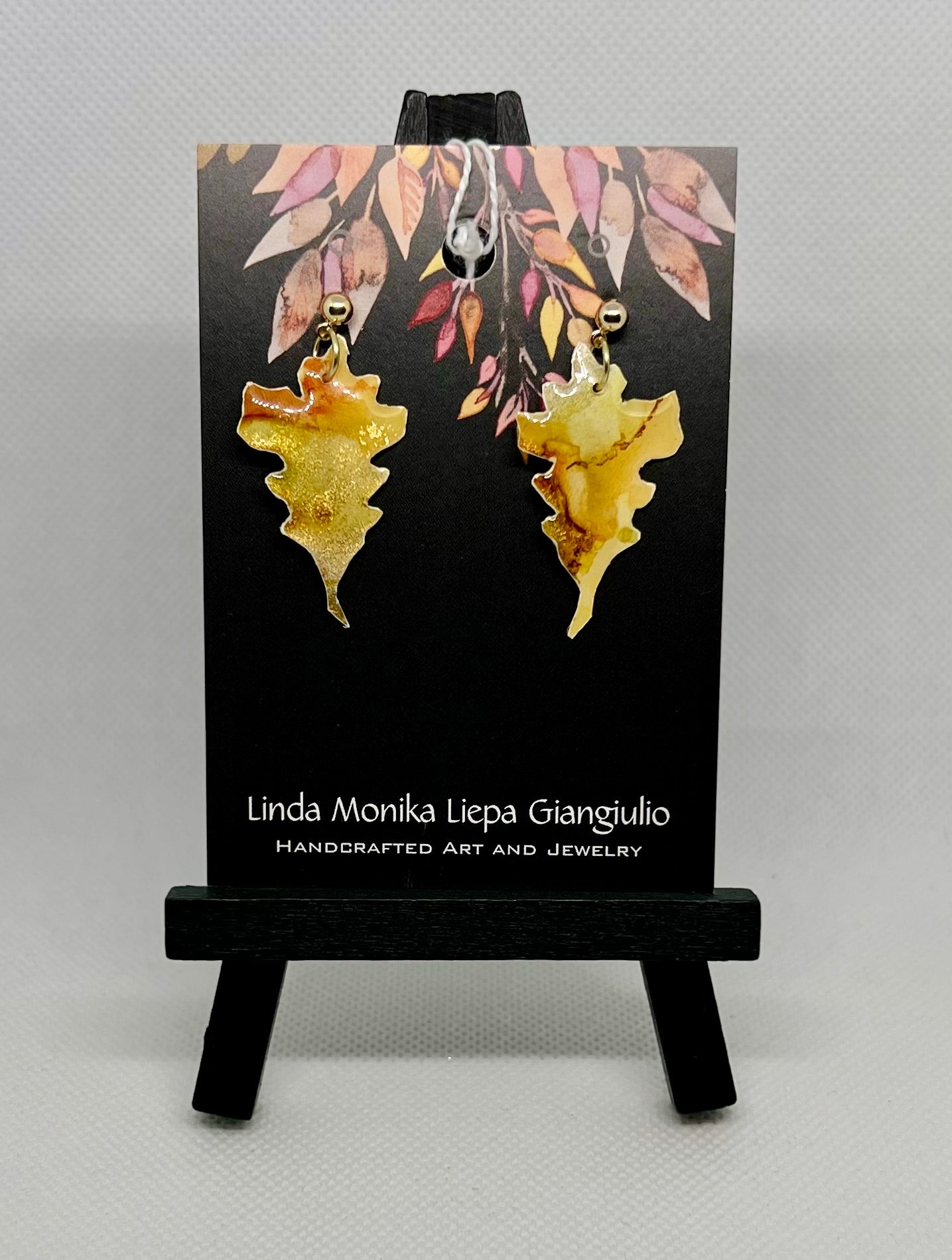 E24-104 Oak Leaf from top Green, Yellow, Brownish Gold on post