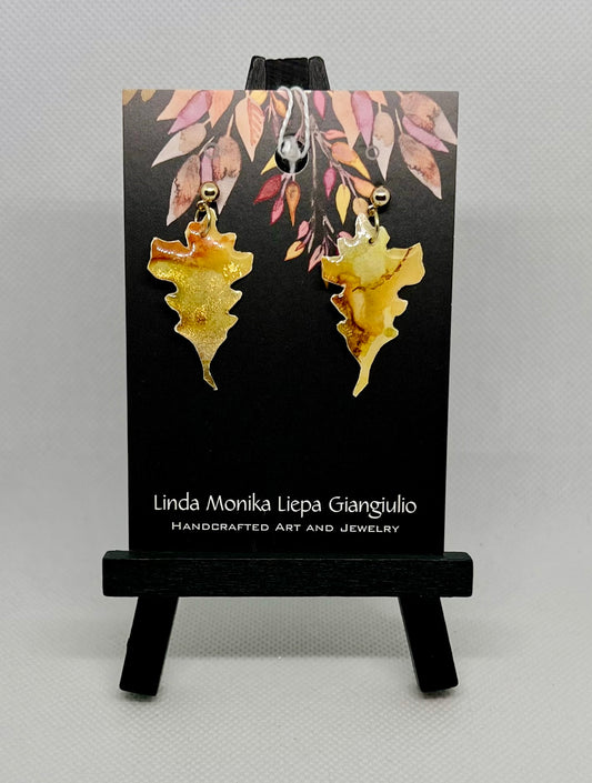 E24-104 Oak Leaf from top Green, Yellow, Brownish Gold on post