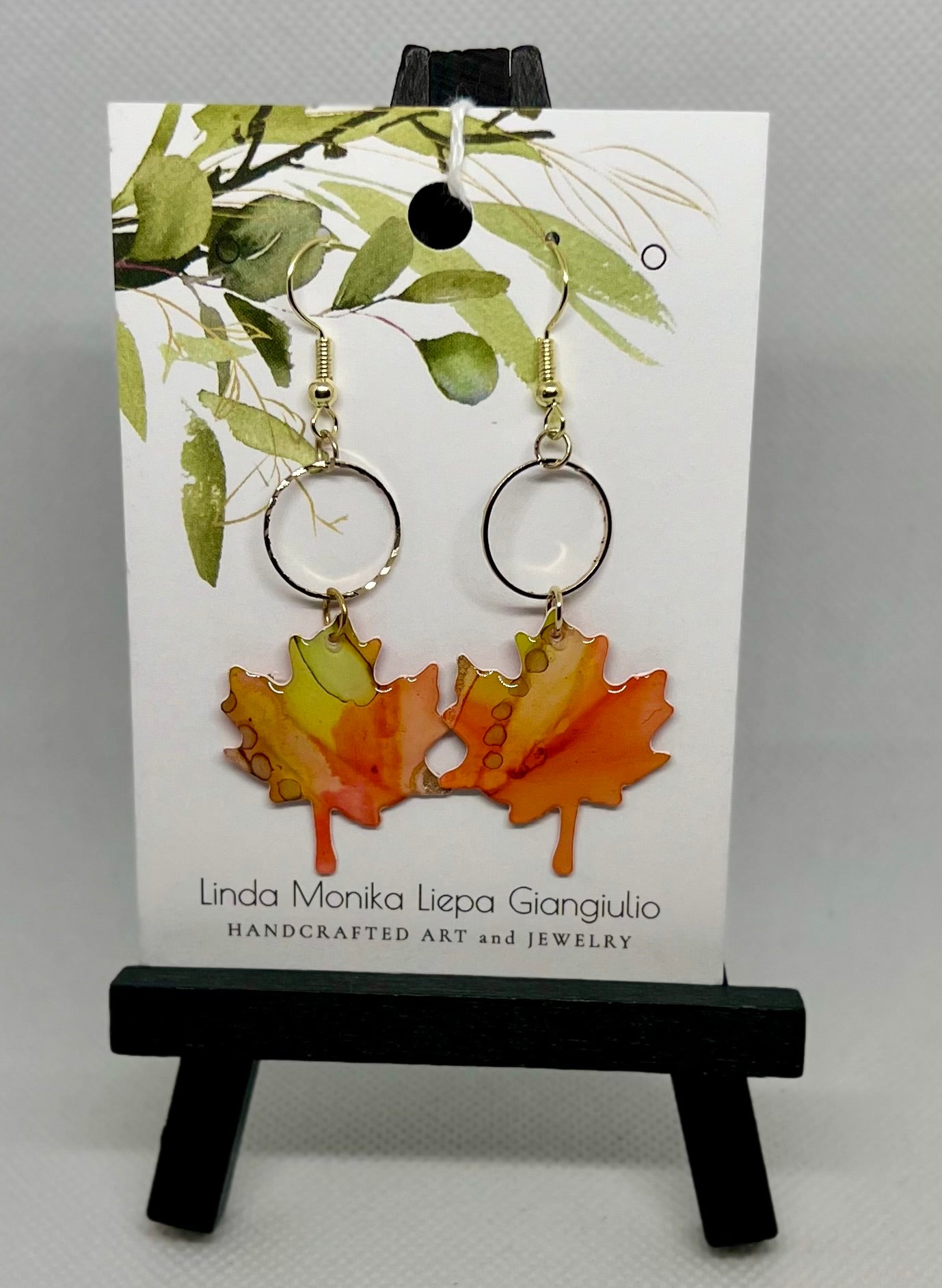 E24-131 Maple Leaf on Gold Ring Orange and Light Green