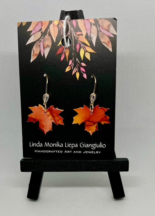 E24-133 Maple Leaf with Clear Stone