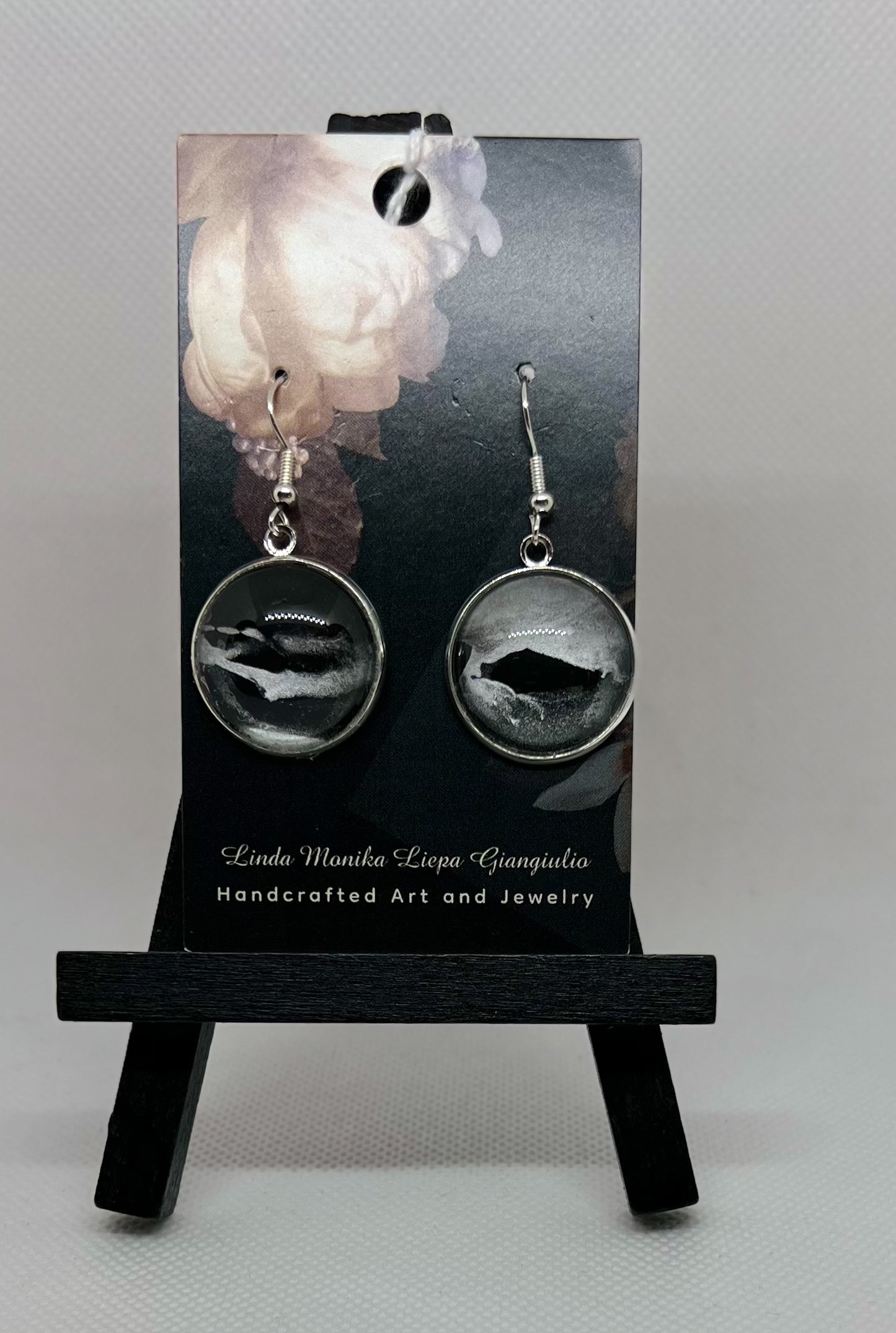 E24-136 Black and Silver "Cat Eyes" in Glass Cabuchon