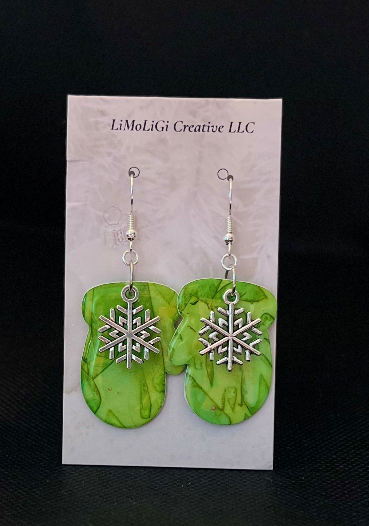 E24- 139H Green Mitten with Snowflake #1