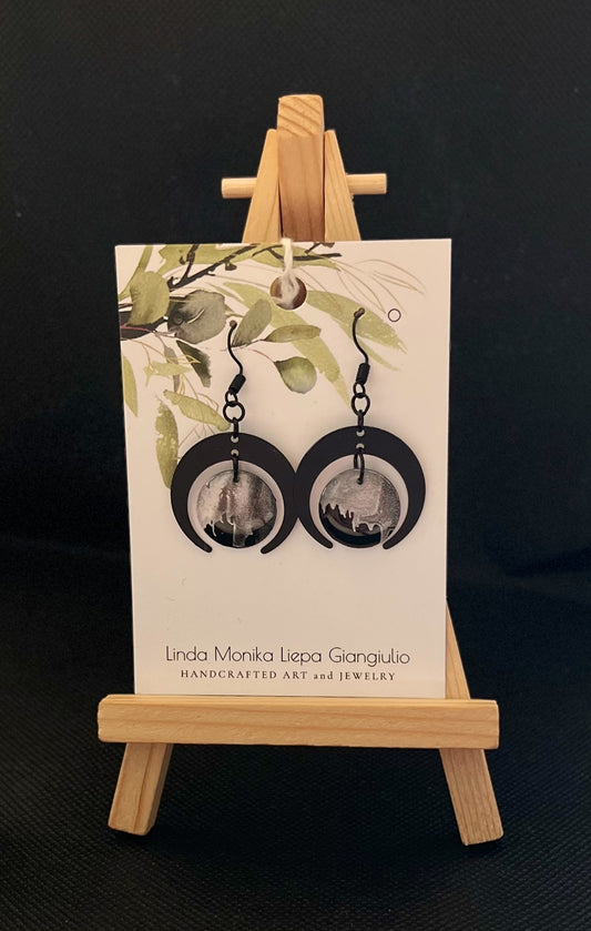 E24-146 Black and Silver Circles in Black Metal Arch #2