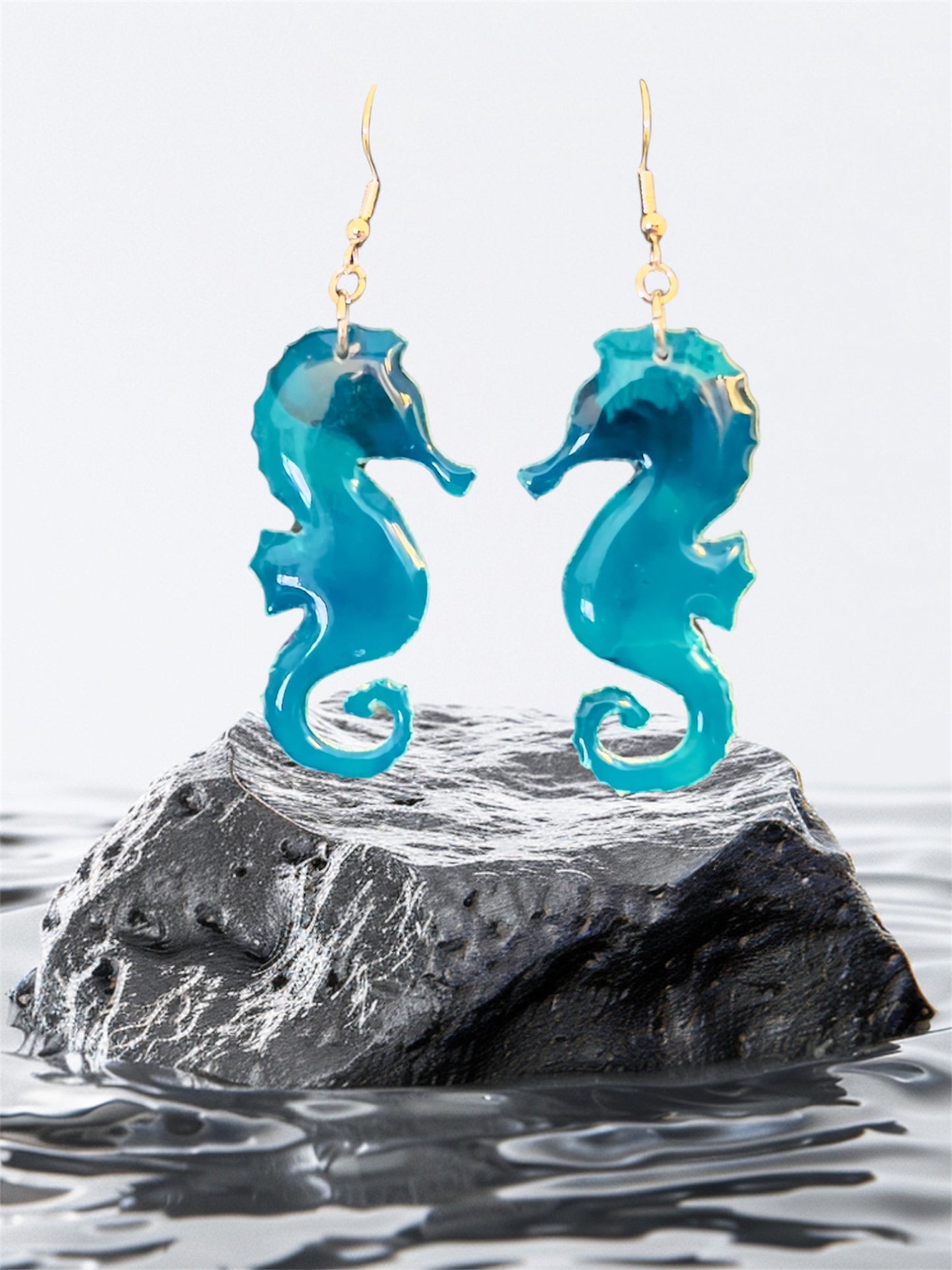 E25-002 Blue Seahorses