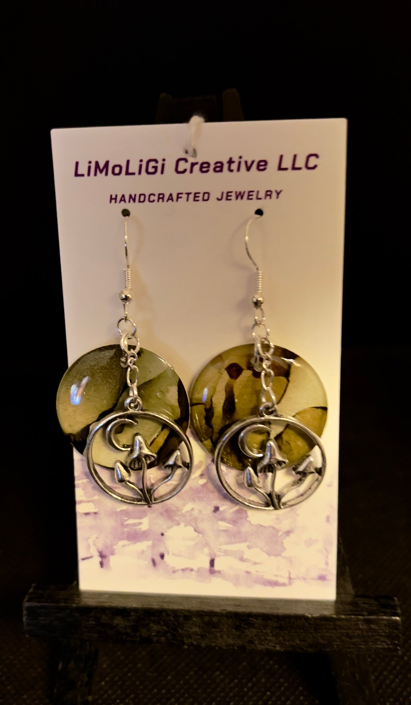 E25-009 Silver Mushrooms with Green Marble Circles