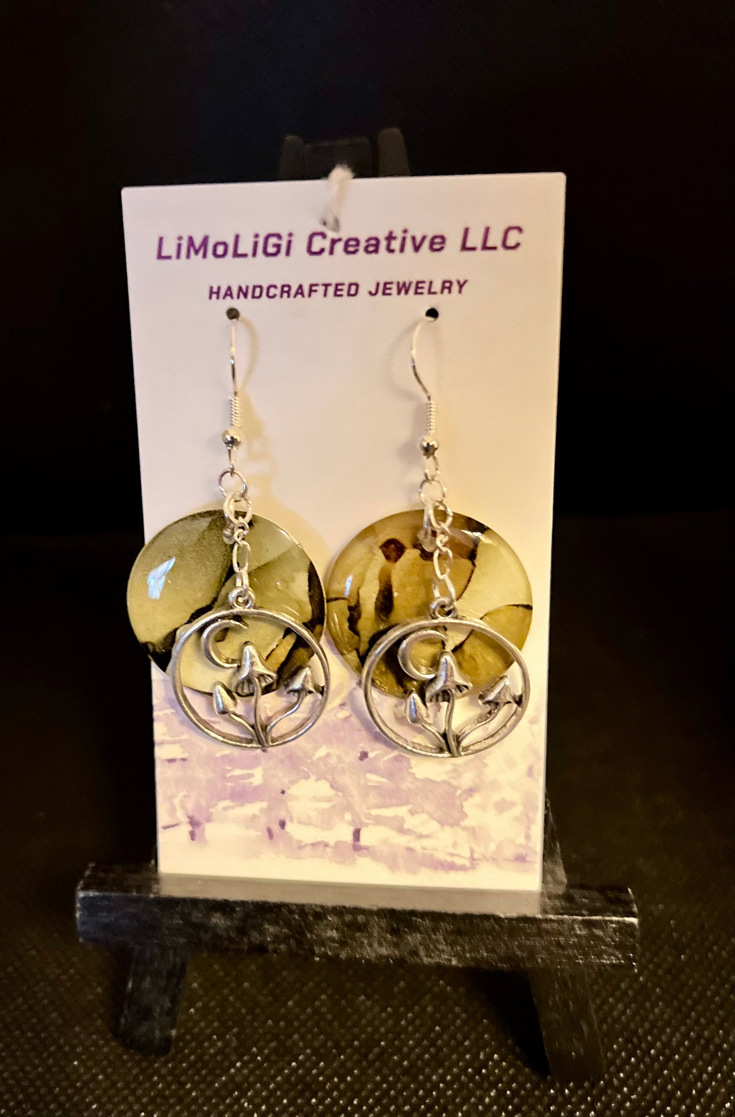 E25-009 Silver Mushrooms with Green Marble Circles