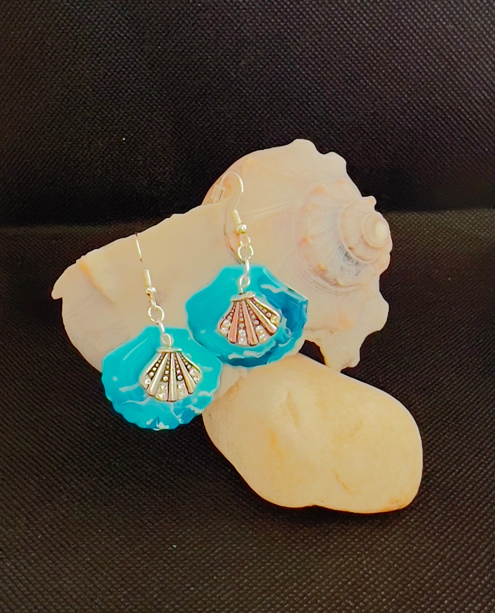 E25-010 Blue Shell with Charm