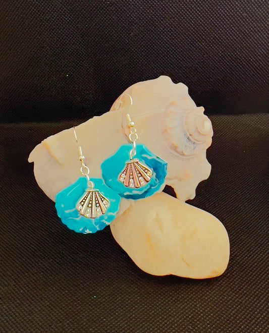 E25-010 Blue Shell with Charm