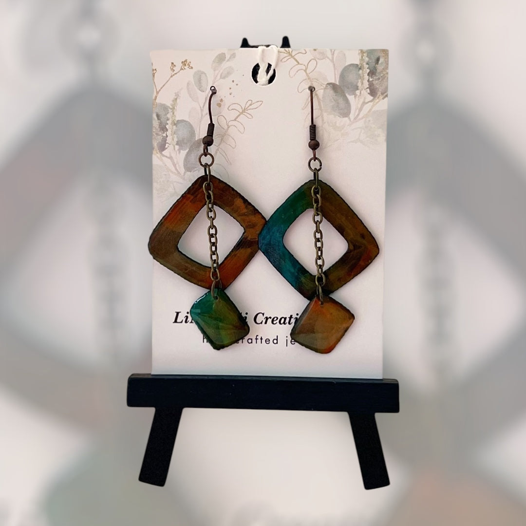 E25-025 Irregular Square with Dangling Cutout