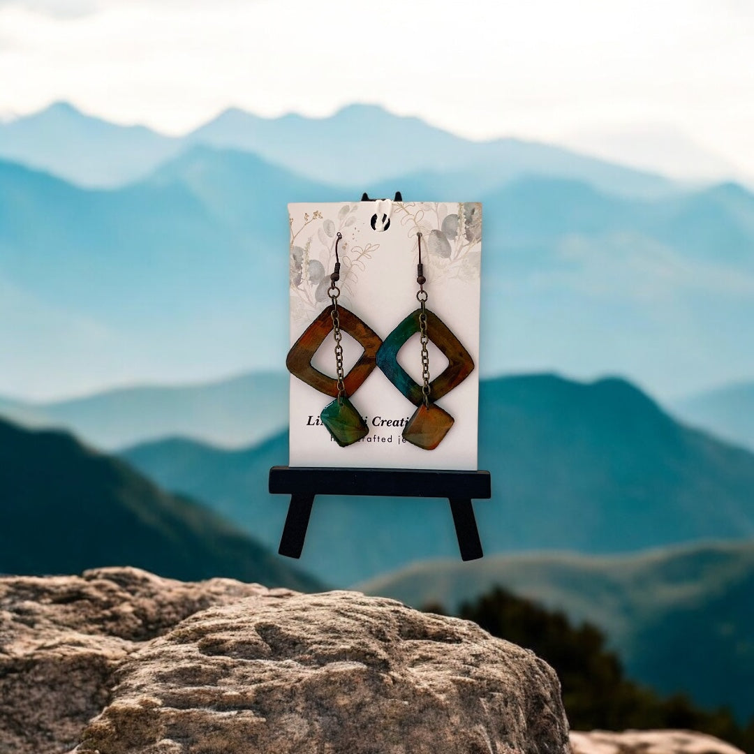 E25-025 Irregular Square with Dangling Cutout