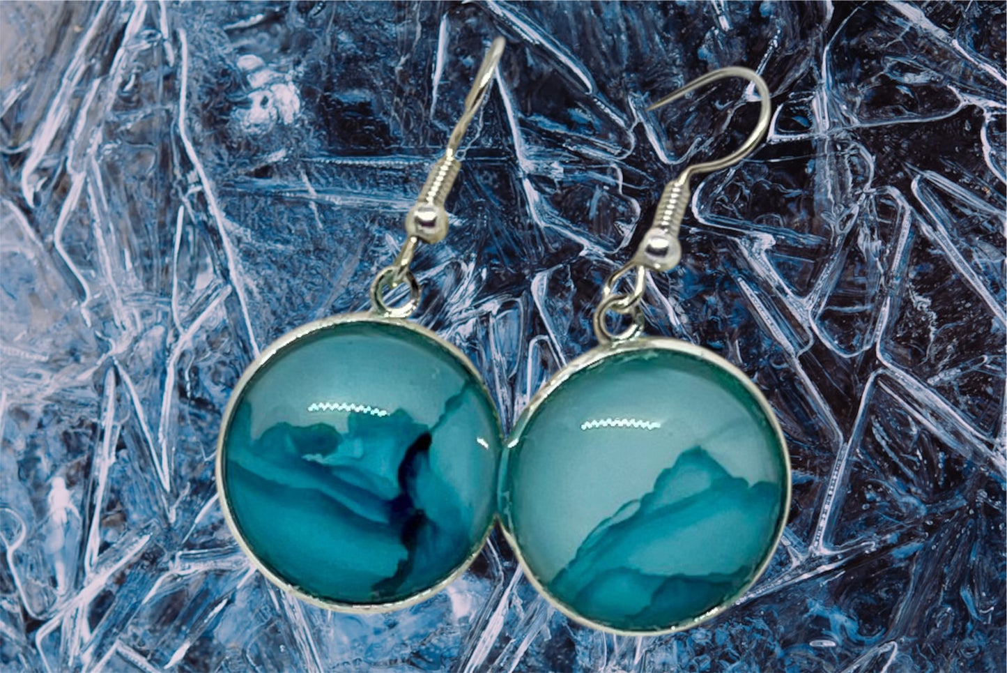 E25-042 Glacier II - Alcohol Ink in Round Silver setting with glass cabochon