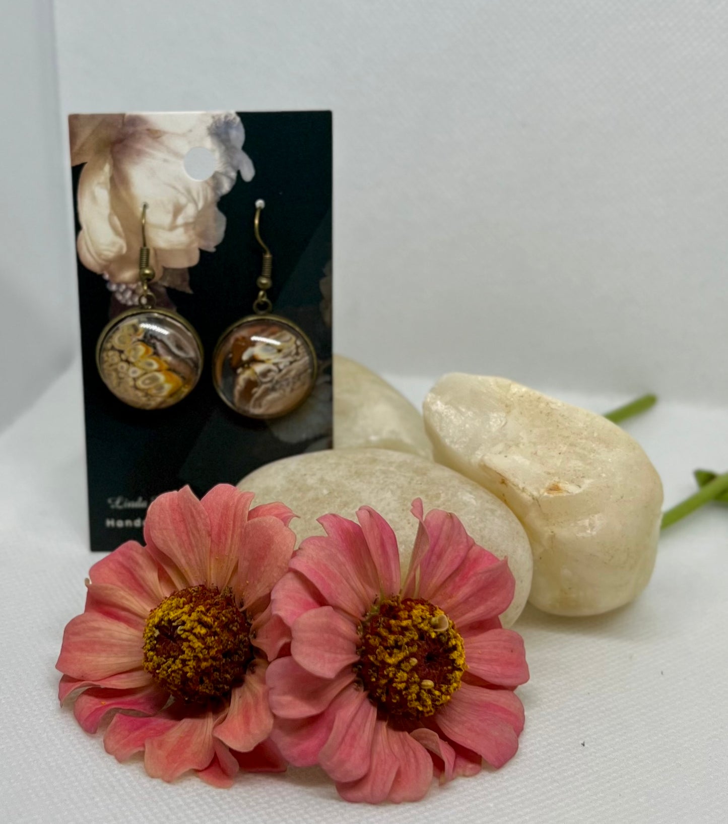 E25-045 Brown Bubbles Acrylic Pour in bronze setting with glass cabochon