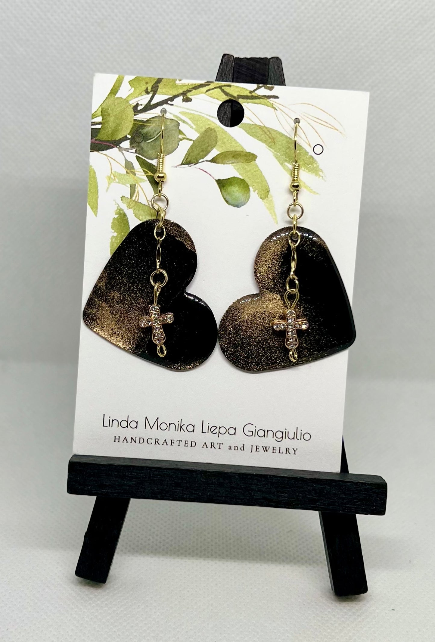 E25-055 Black and Gold Hearts with Cross on Chain