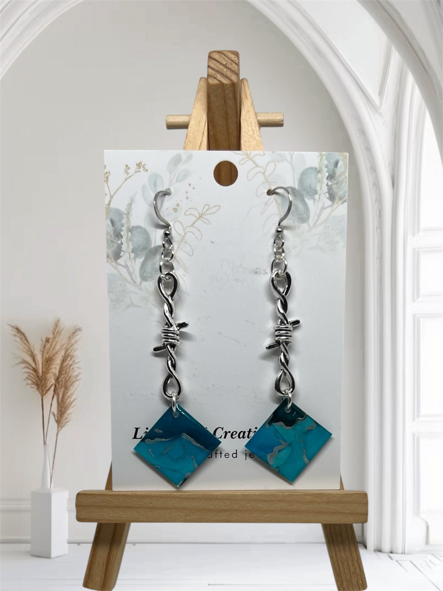 E25-057 Pool Splash Blue with Silver Diamonds with Silver Twisted attachment