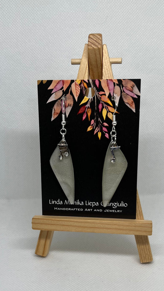 E25-078 Sing a Happy Tune -  Silver with Notes