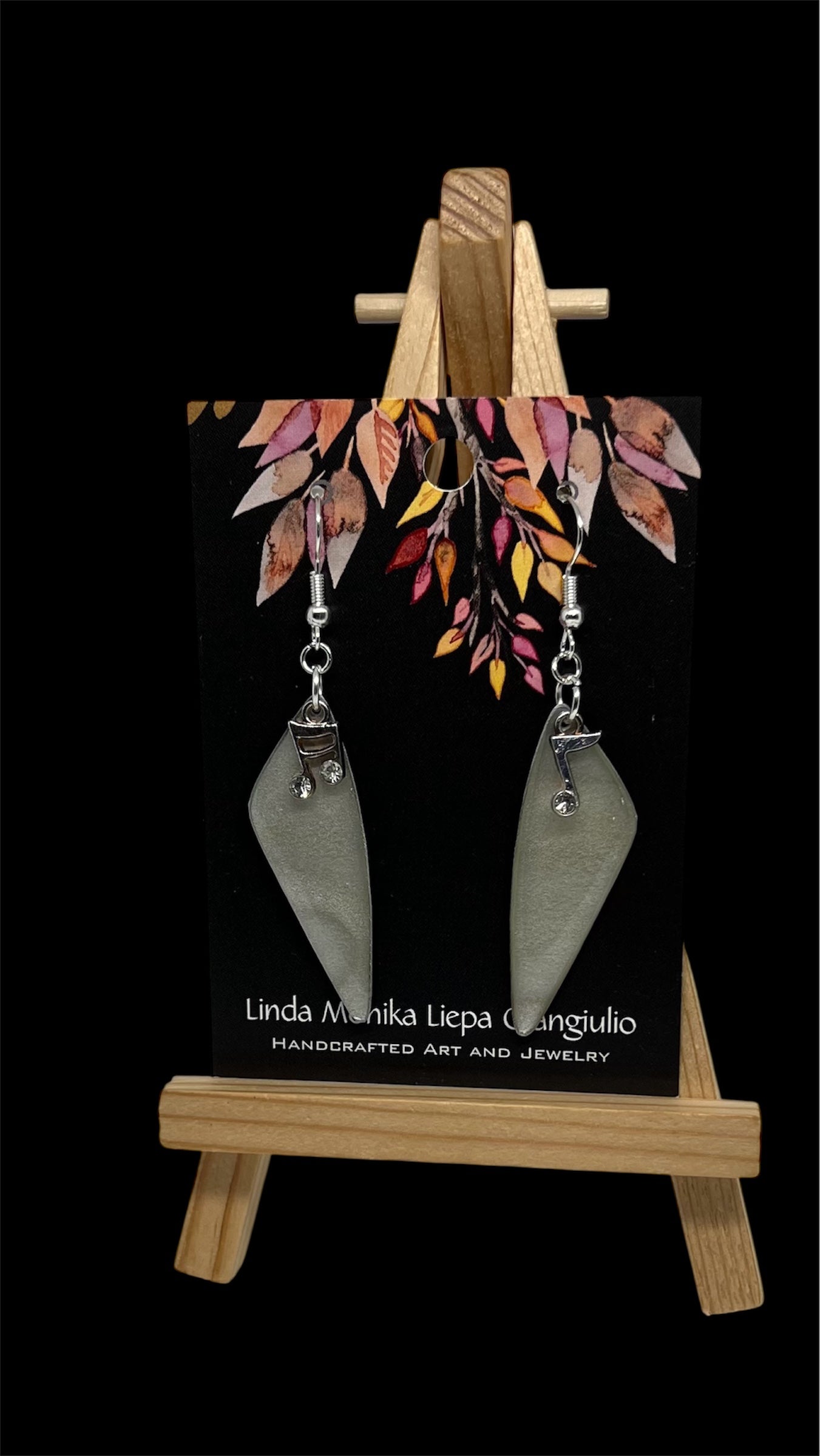 E25-078 Sing a Happy Tune -  Silver with Notes