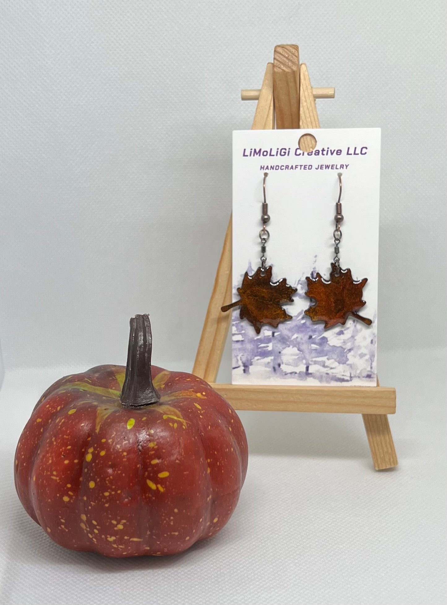 E25-081 Falling Leaves with swivel hook in Brown and Green A