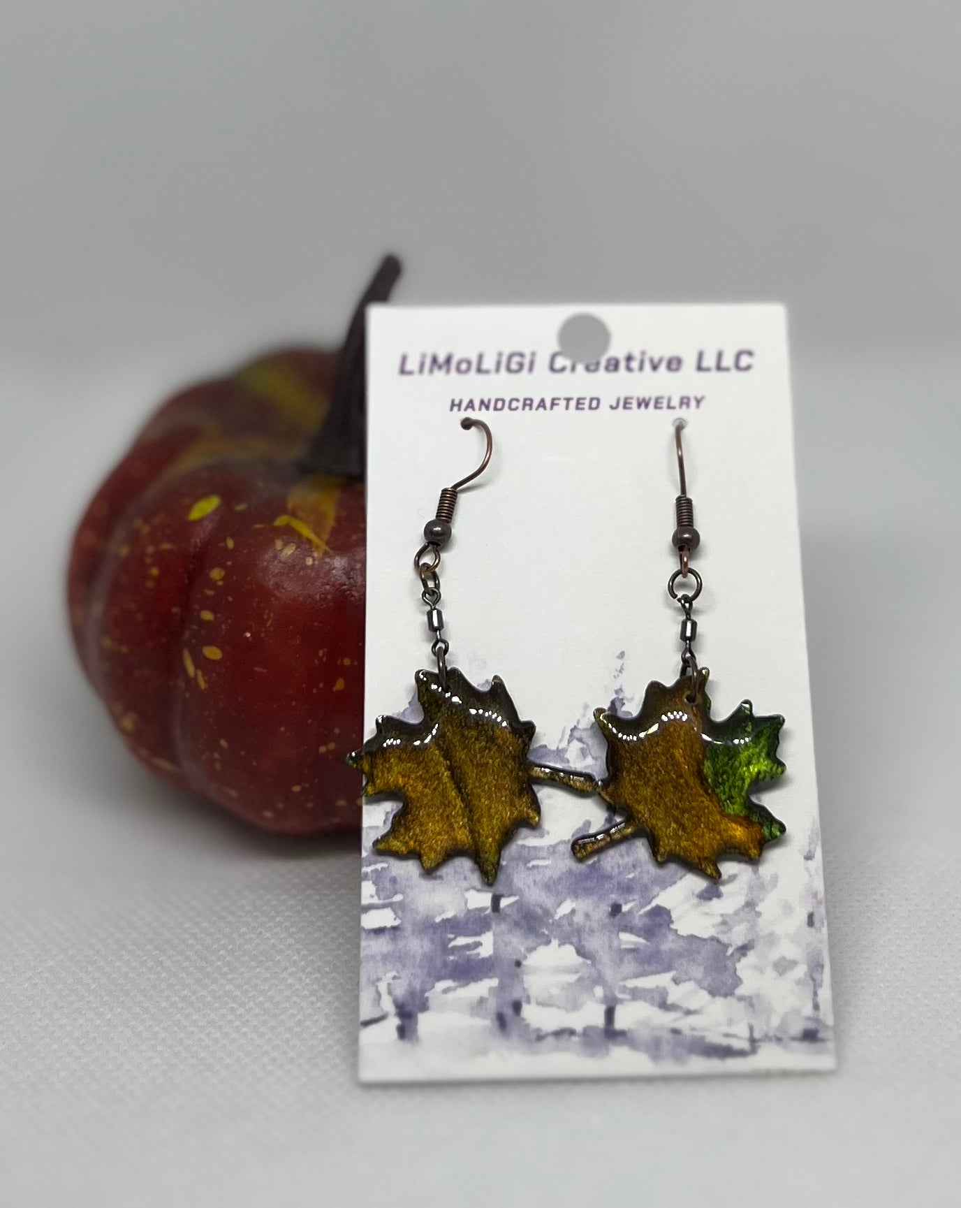 E25-081 Falling Leaves with swivel hook in Brown and Green A