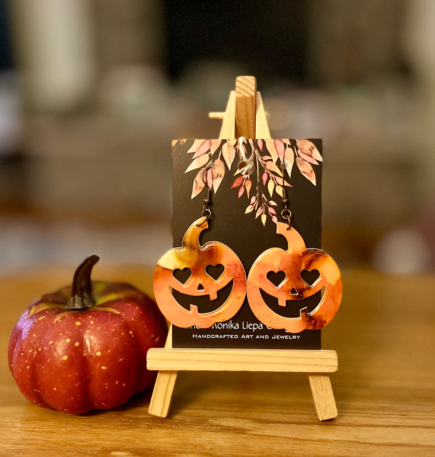 E25-121 Large Love Eyes Jack o Lantern