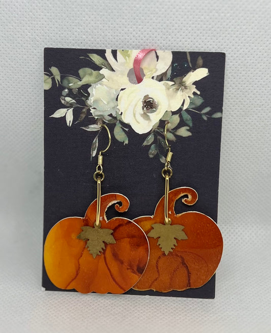 E037- Pumpkin with Leaf #1  w/ Rectangle jump ring