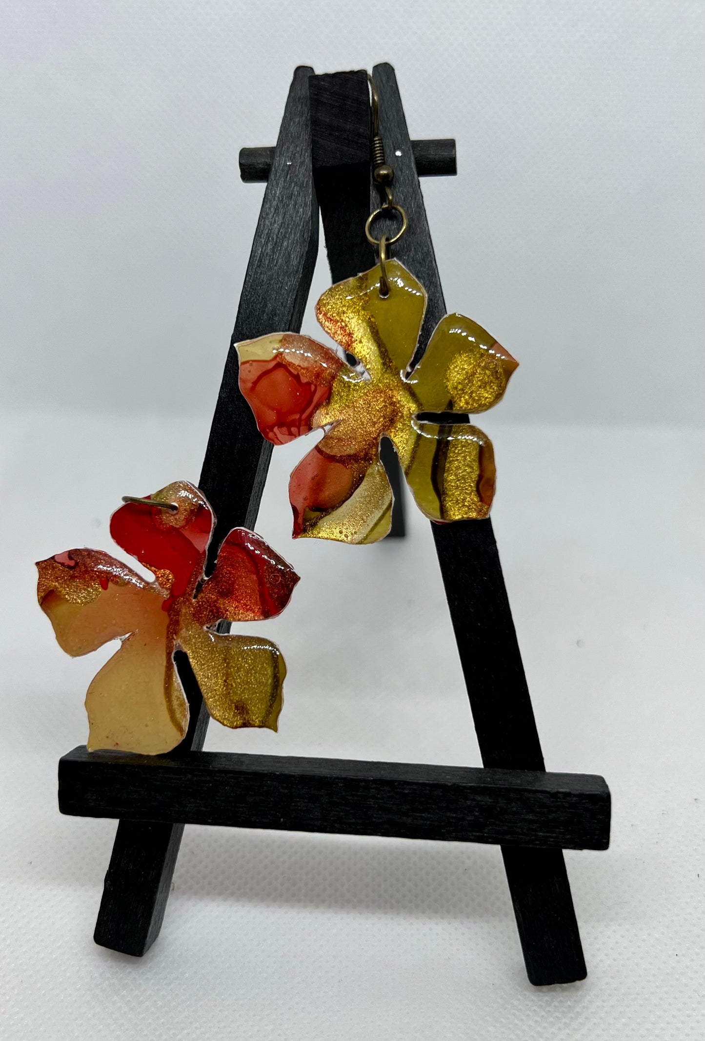 E28-Red/Green/Gold Flowers- lg